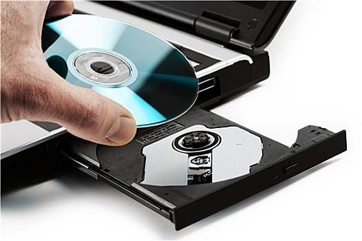 光盘和优盘哪个更安全（光盘和优盘哪个保存时间长）