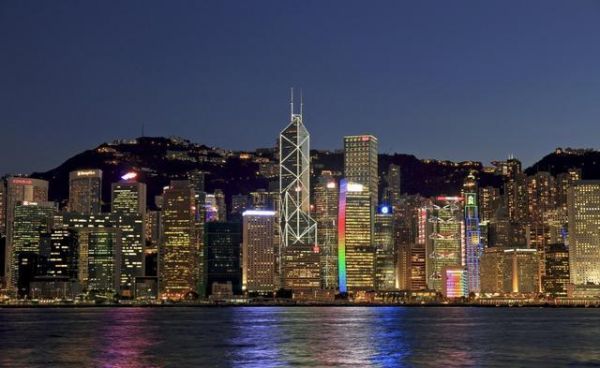 香港和美国哪个好（香港和美国哪个好看）-图2