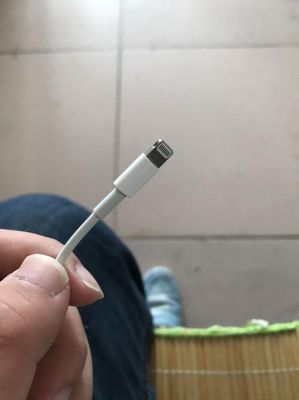 苹果充电器怎么弄坏（苹果充电线怎么弄坏）