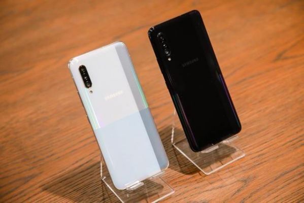 三星galaxya9和oppoa30哪个好（三星a9o5g版手机与三星a90手机有区别吗）