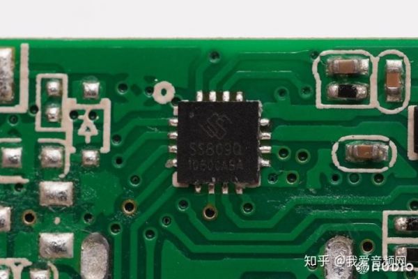 芯片两个点哪个是一脚（芯片上两个点,哪个是一脚）