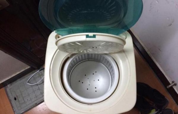 洗衣机脱水桶怎么用(洗衣机脱水桶用手都转不动)-图1 洗衣机脱水桶怎么用(洗衣机脱水桶用手都转不动)-图1