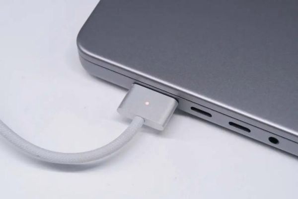 macbookproretina哪个充电器(macbookpro的充电头是多少w)-图3 macbookproretina哪个充电器(macbookpro的充电头是多少w)-图3