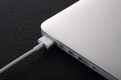 macbookproretina哪个充电器（macbookpro的充电头是多少w）