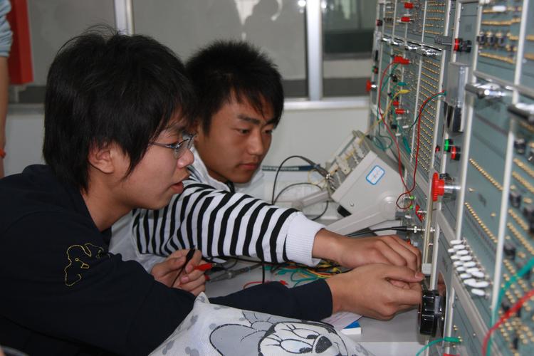 电子信息工程怎么学（电子信息工程如何学好）