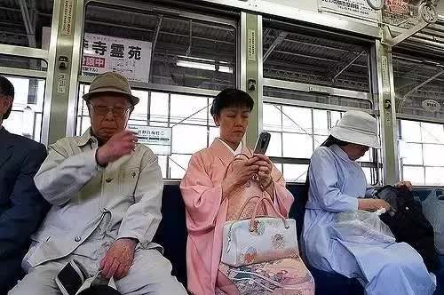 日本人如何设备(日本人用智能手机吗)-图3 日本人如何设备(日本人用智能手机吗)-图3