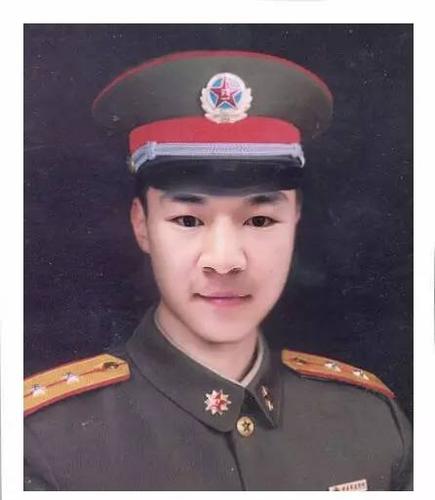哪个软件做军人美图照(什么软件可以做军装照)-图3 哪个软件做军人美图照(什么软件可以做军装照)-图3
