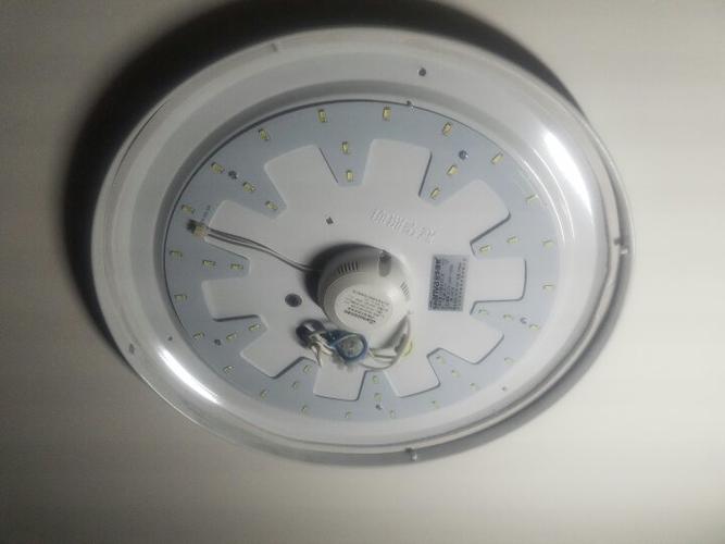 led灯装上怎么不亮怎么回事（led灯片安装好之后没有亮咋办）