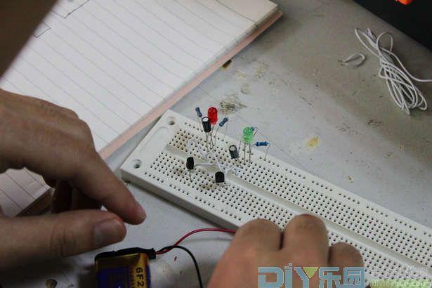 开关在面包板上怎么用（面包板按钮开关怎么接线）
