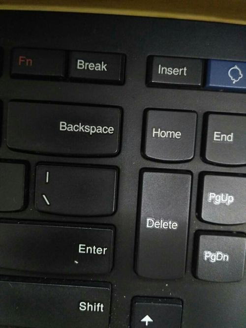 电脑上的消除键是哪个（电脑键盘上的消除键是哪个键）