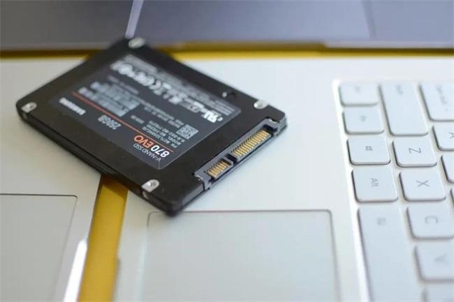 固态硬盘和机械硬盘哪个更安全（固态硬盘和机械硬盘哪个数据安全）