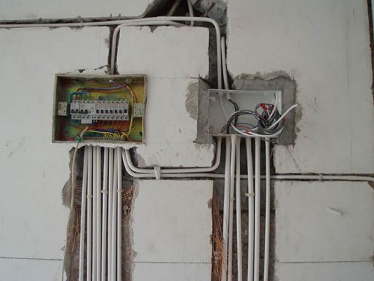 强电网线间隔标准（强电和网线交叉会有影响吗）